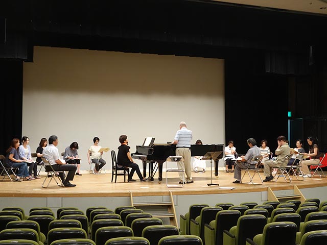 小ホール舞台上での練習