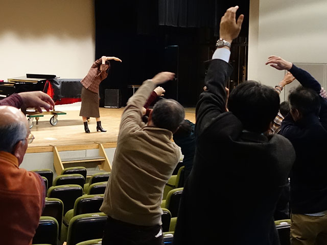 柔軟体操と発声練習