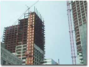 建設中のビル