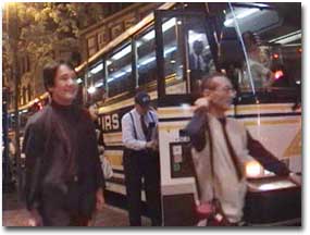 バスを降りてホテルに到着