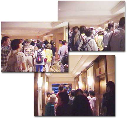 ホテルの部屋へ移動